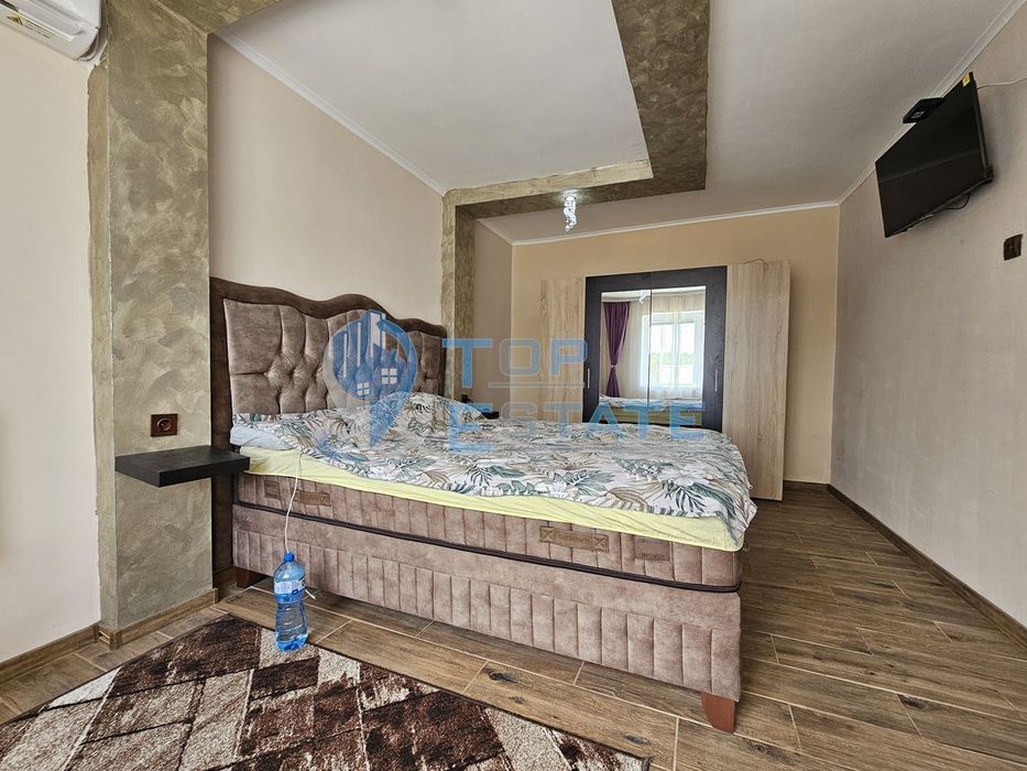 Двуетажна обзаведена и ремонтирана къща с три спални в село Страхилов