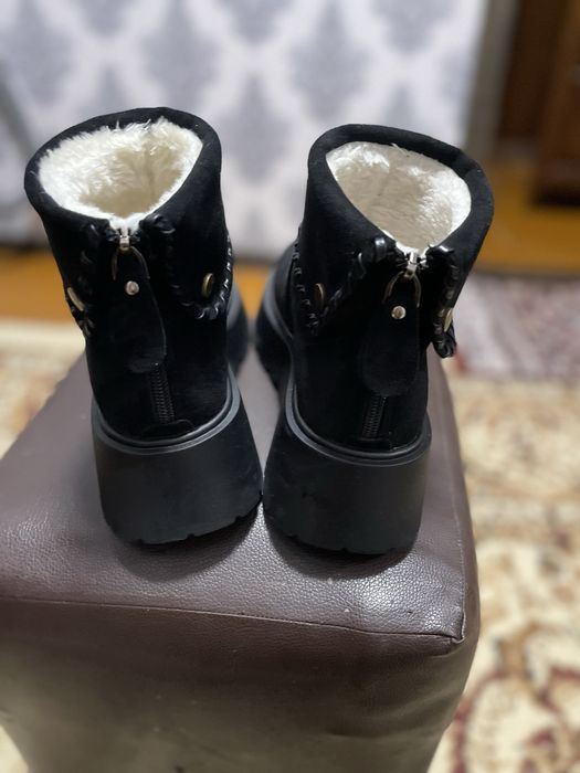 Oyoq kiyim ayyolar uch7n