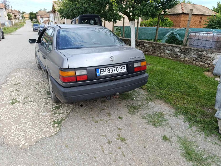 Продавам Фолксфаген Пасат