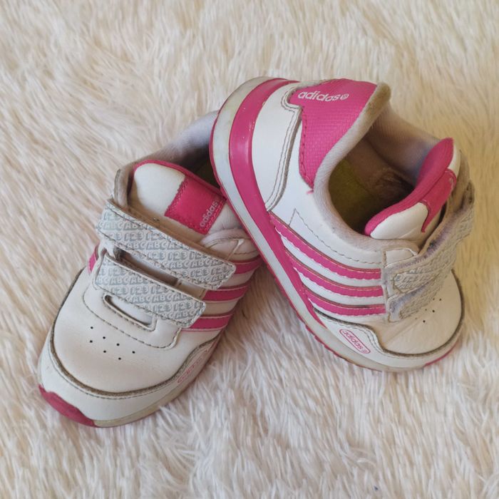 Кроссовки для девочки Adidas. *о675