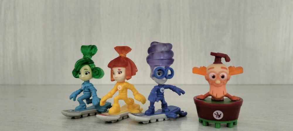 Продам фигурки из коллекции «Фиксики» и другие персонажи из других сер