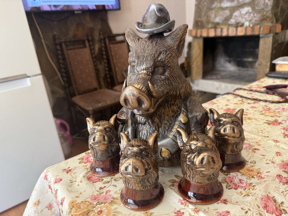 Шише за ловджии с чаши