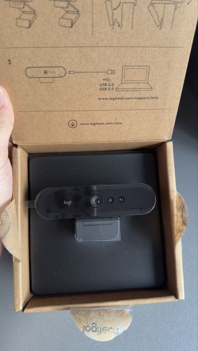 Веб-камера Logitech Brio черный