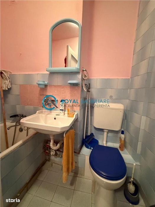 Royal Imobiliare - Vanzare apartament zona Vest