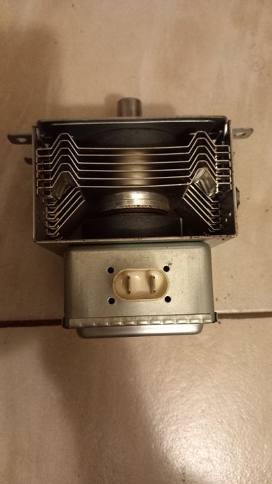 Magnetron (tun microunde) model 2M244-M6.