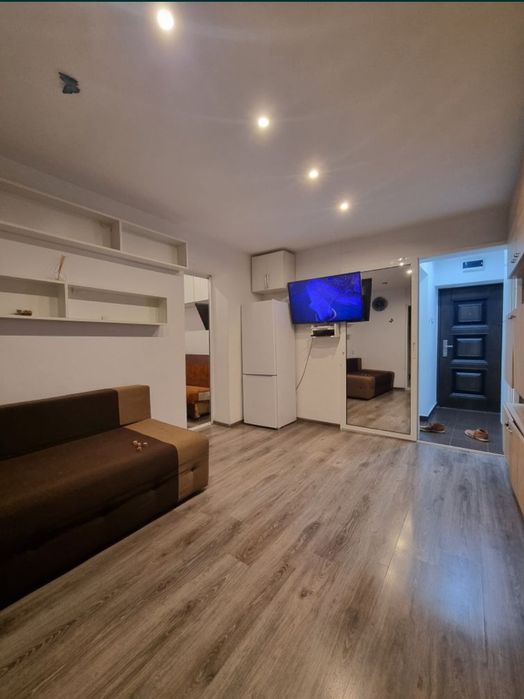 Schimb Garsoniera cu Apartament minim 60 mp, DECOMANDAT In TG-jiu,minim 3 camere,doar etaj 1 maxim 2+diferență din partea mea