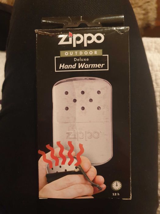 Zippo incalzitor maini
