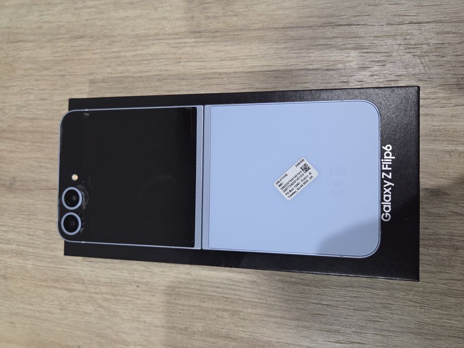 Samsung Galaxy Z Flip6 като нов с 14 месечна гаранция