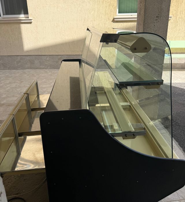 Хладилна витрина Айсберг 93, хоризонтална - 150 см, гранитен плот, извито стъкло, чекмеджета, отлична