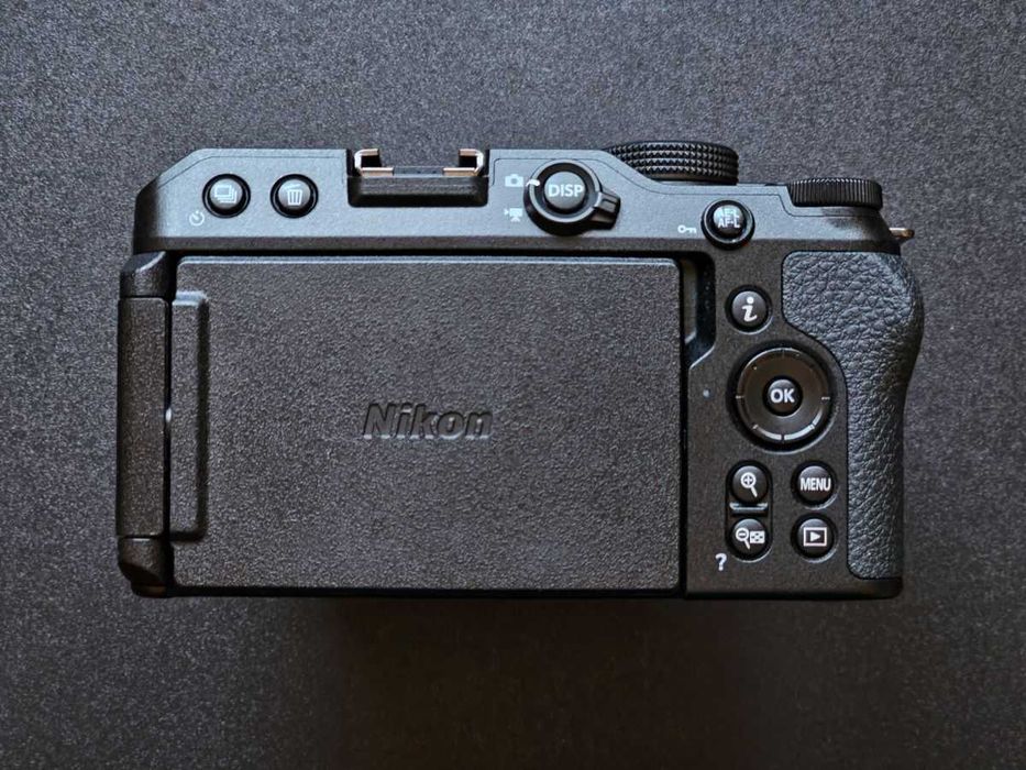 Nikon Z30 cu 2000 de cadre - body SAU aditional cu Nikon Z 28mm f2.8 - in garantie