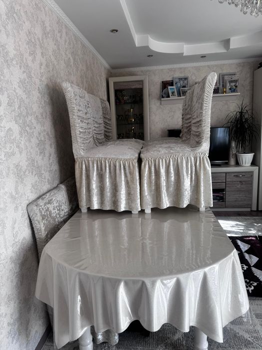 хороший стол для гостиной