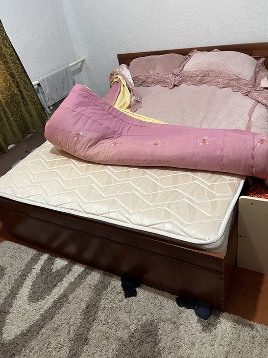 Спальные гарнитуры