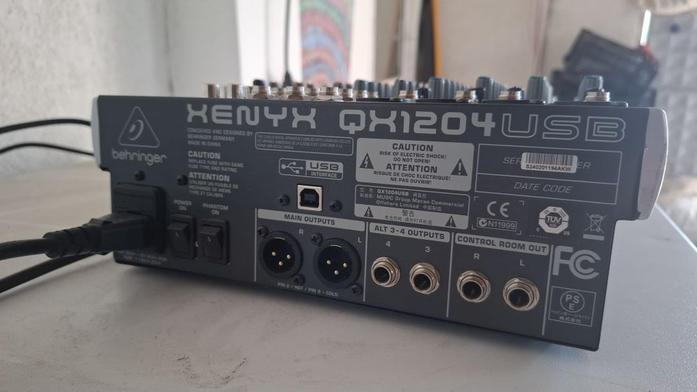 Vand Consola DJ,mixer pasiv si boxe active