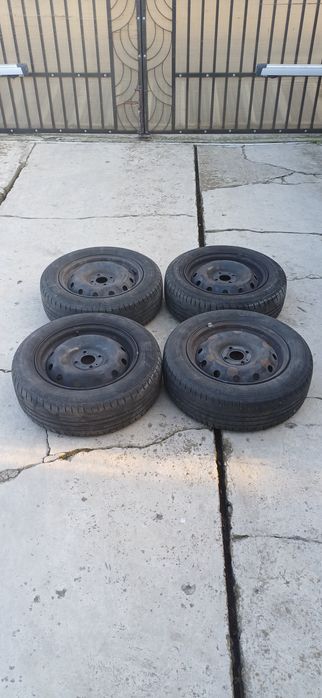 4 jante de tabla cu anvelope de vara si capace originale logan 1