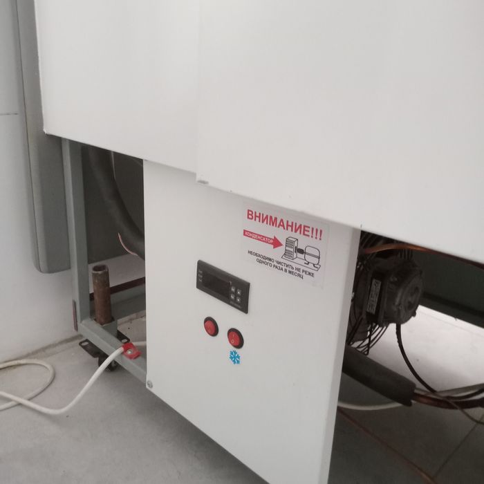 Витрийнный холодильник