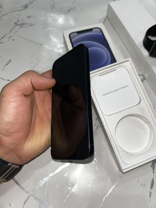 Продам iphone 12 на 64 гб