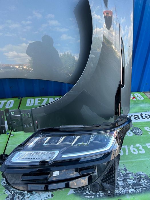 Far stânga Range Rover Velar