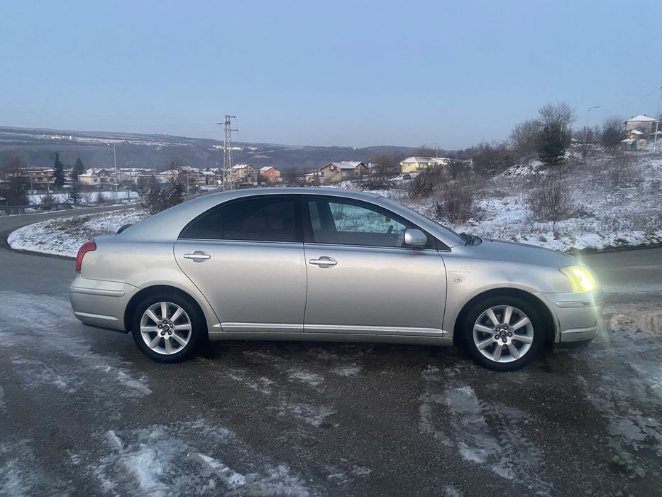 Toyota avensis 1.8 бензин