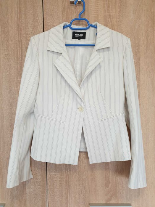 Sacou alb, Cristina Nichita