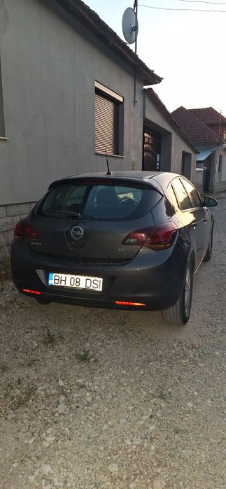 Vând Autoturism Opel Astra J Diesel an 2011