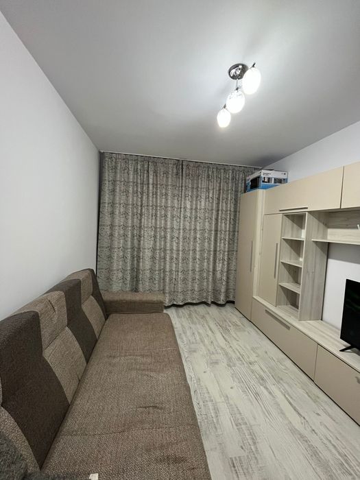 Închiriez garsoniera