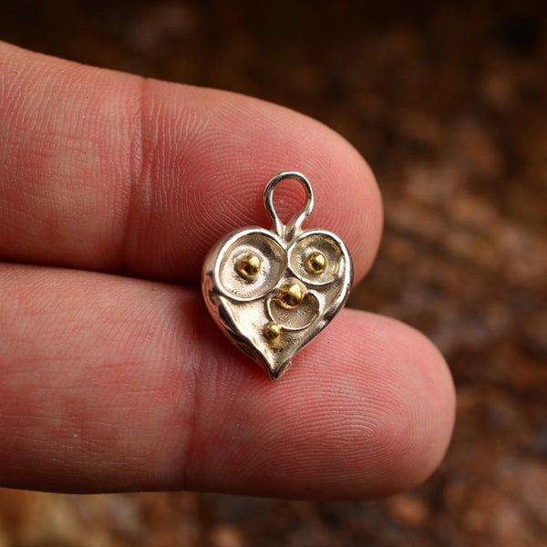 Ръчно изработен сребърен медальон 925 „Сърце с капчици роса“