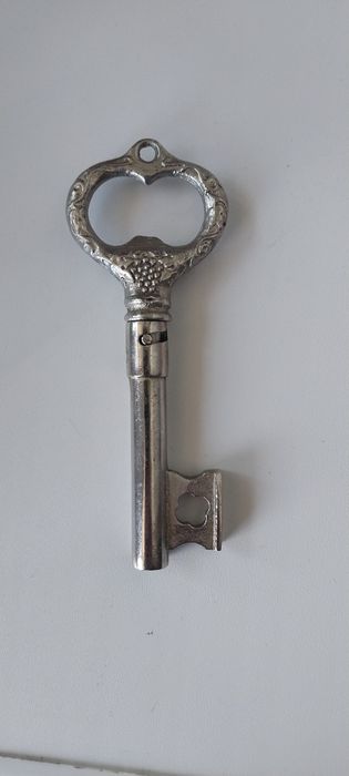 Продам штопор+открывалка.