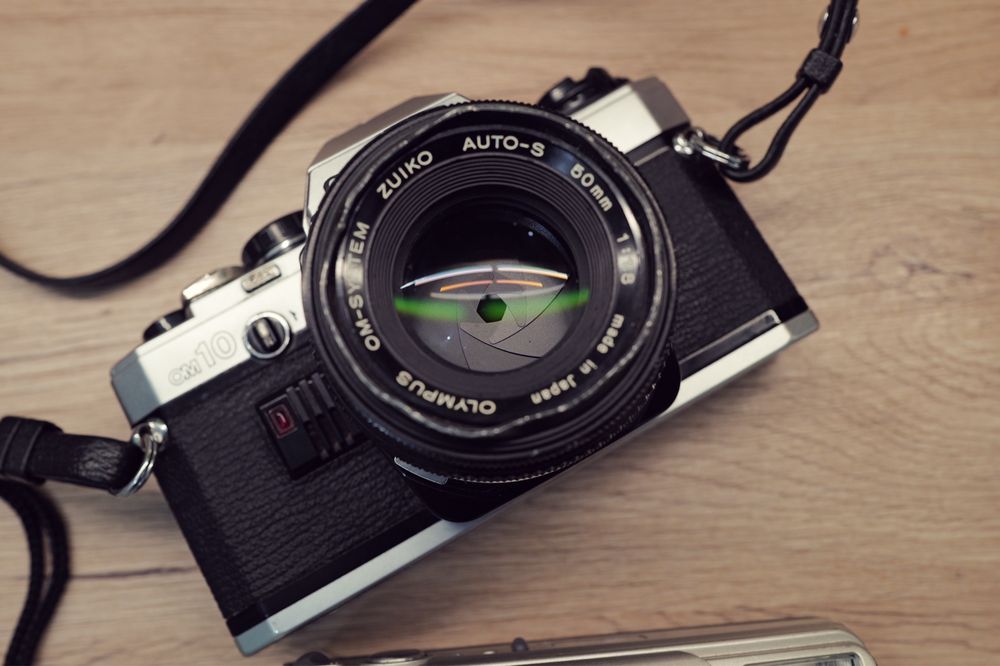 Lot aparate foto Olympus film OM10 obiectiv 50 1.8 si Superzoom 70 Mju