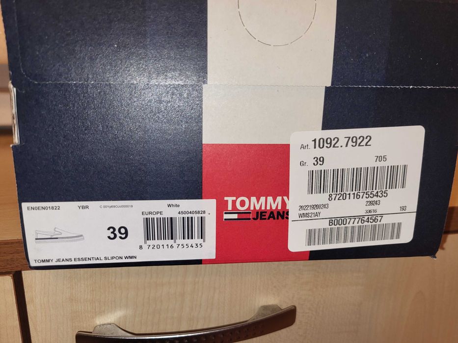 Нови дамски спортни обувки Tommy Jeans