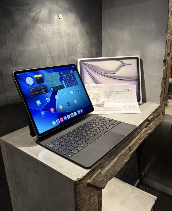 КАТО ЧИСТО НОВ Ipad Air M3 13” + Magic Keyboard