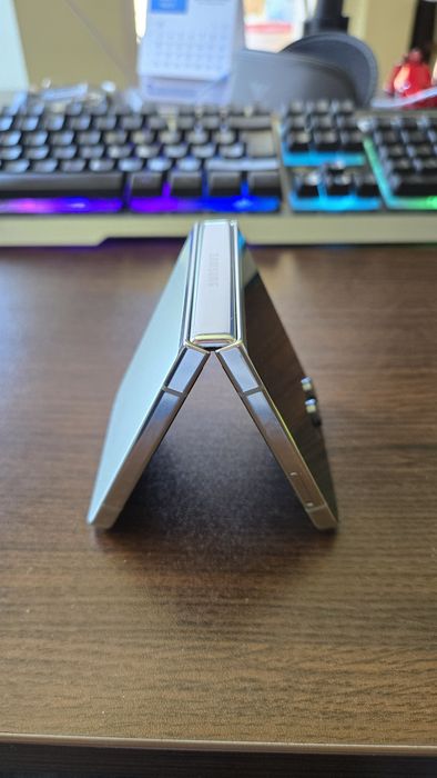 Samsung Z flip 5 512GB Silver - проблем