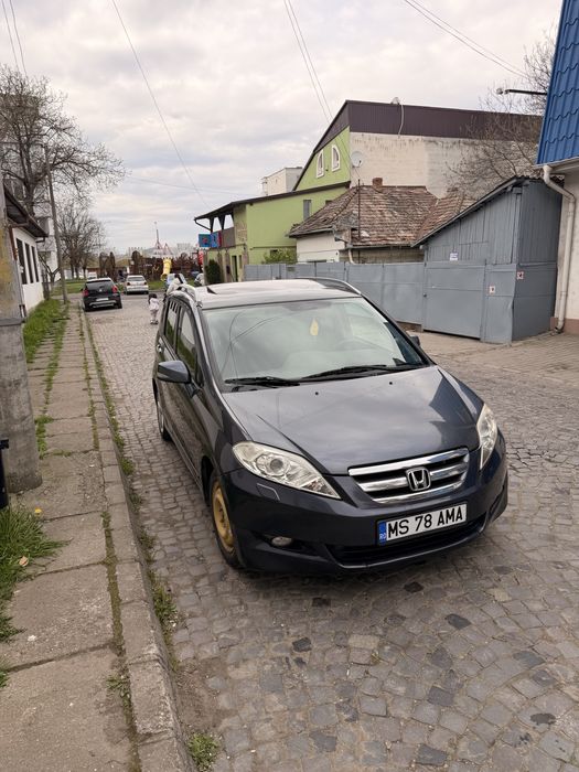Vand Honda FR-v 2.2 diesel 6 locuri