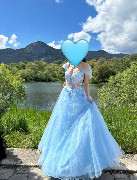 Абитуриентска рокля