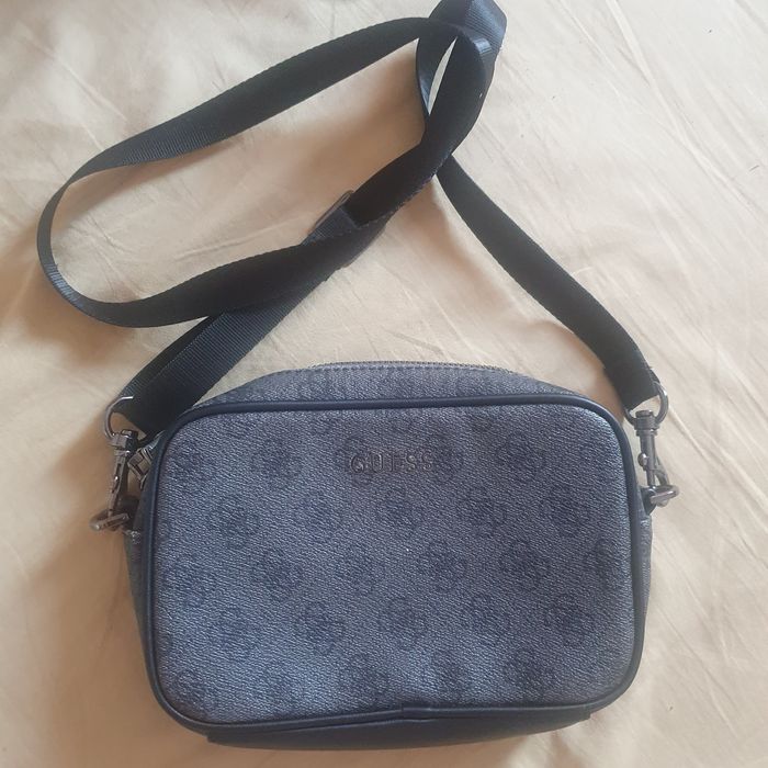 Gentuta de umar Guess