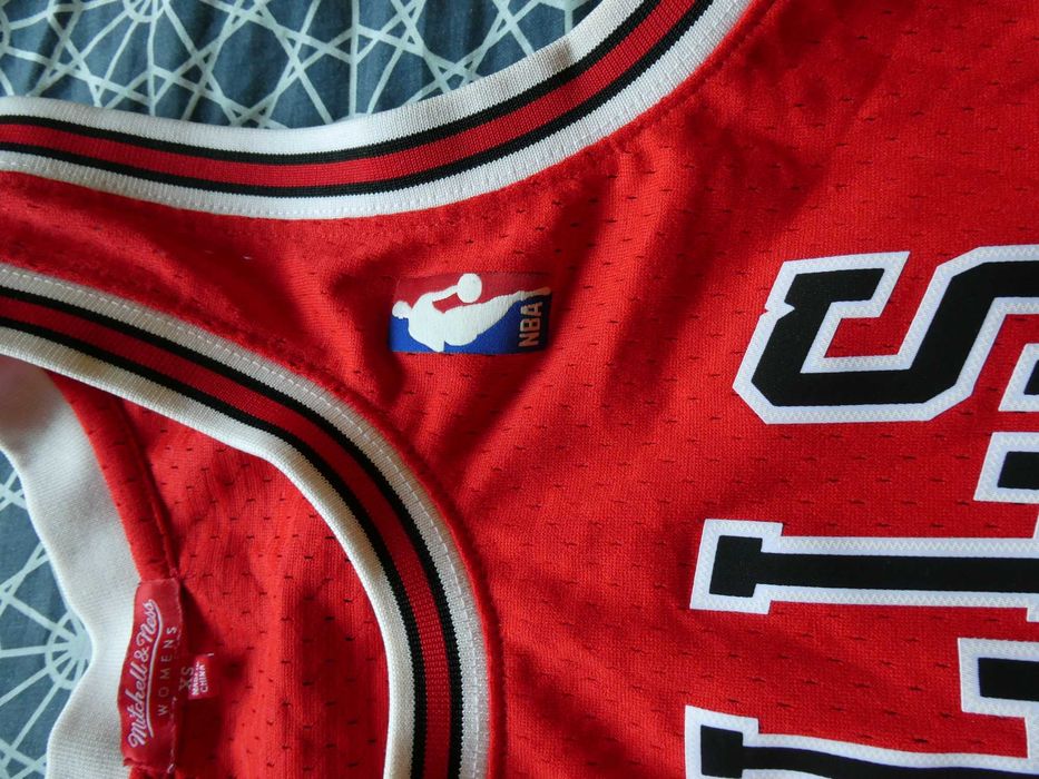 продавам дамски баскетболен потник на pippen,размер xs