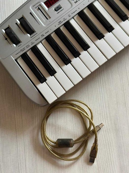MIDI-клавиатура M-AUDIO Oxygen 8
