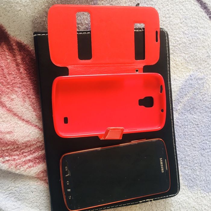 Телефон Самсунг s4 актив !