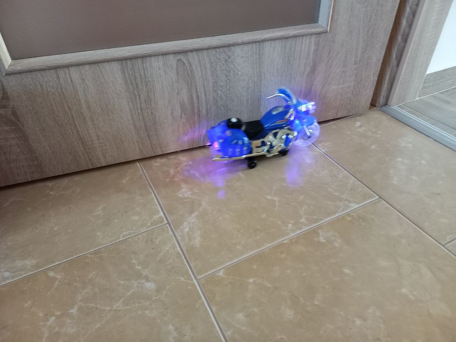 Jucarie motocicleta,cu bateri.Pret.30 lei.
