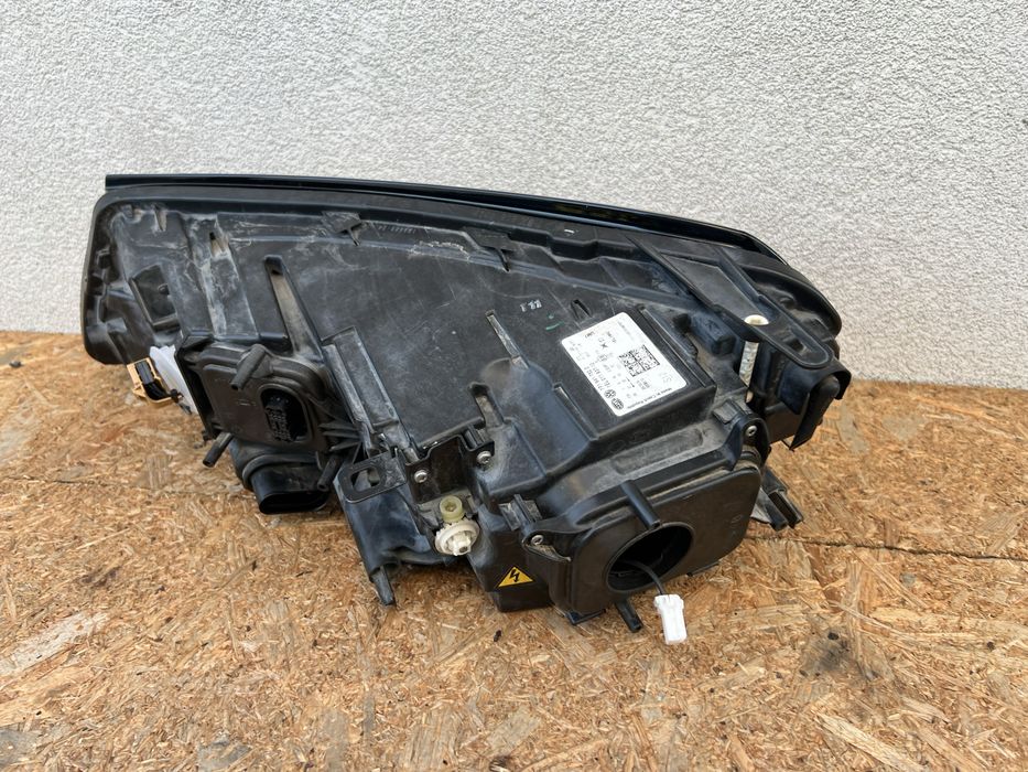 Far dreapta VW Touareg 7P Facelift 2016-2017-2018 Xenon adaptiv + LED