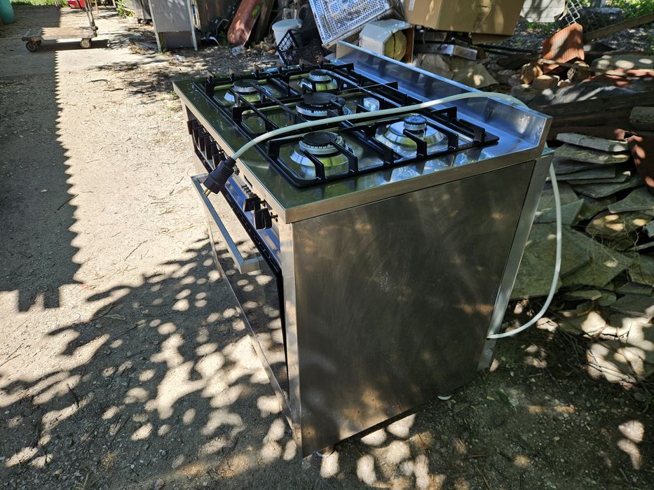 Фурна Печка за Готвене Печене Професионална на Газ горе със Защита С. Е. на Ток долу със Голяма Камера Монофазна Втора Употреба Цена 850 Евро