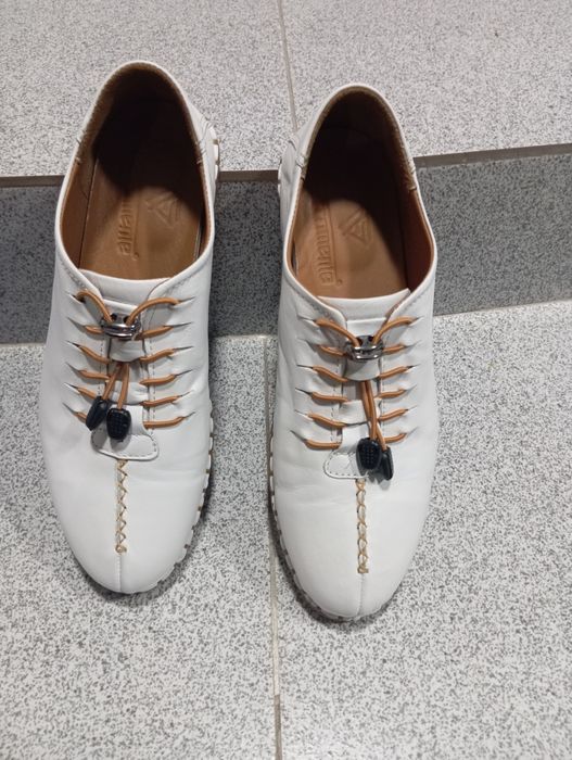 Продам макасины  новые