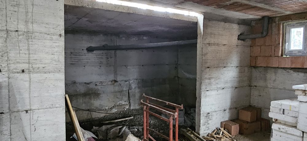 Casa la 2 minute de oras, în Barati, Margineni.