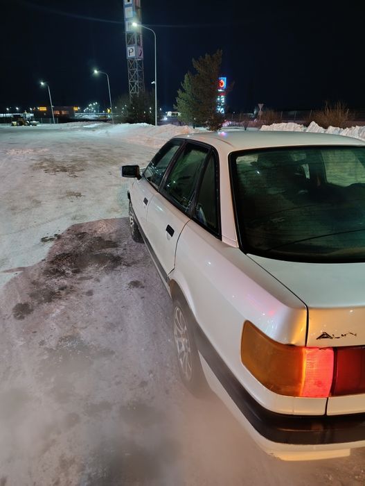 Audi 80 b3 2 литра.