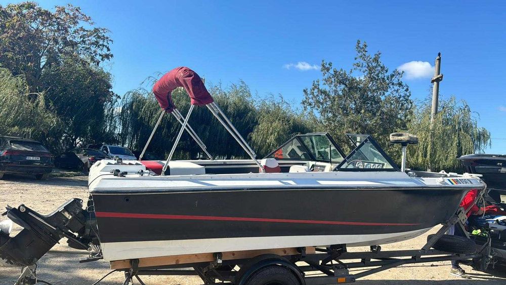 Se vinde Barca Regal Cantess 180 (bowrider)