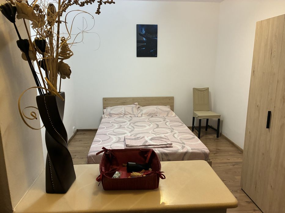 Inchiriez apartament