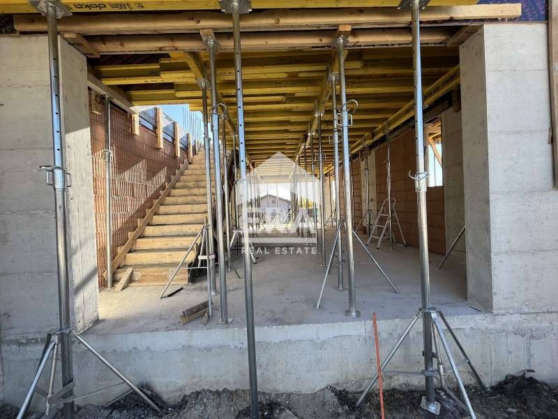 Продава се Многостаен апартамент в Варна, Владислав Варненчик - 160 кв.м за 1157 €/кв.м - Снимка #3