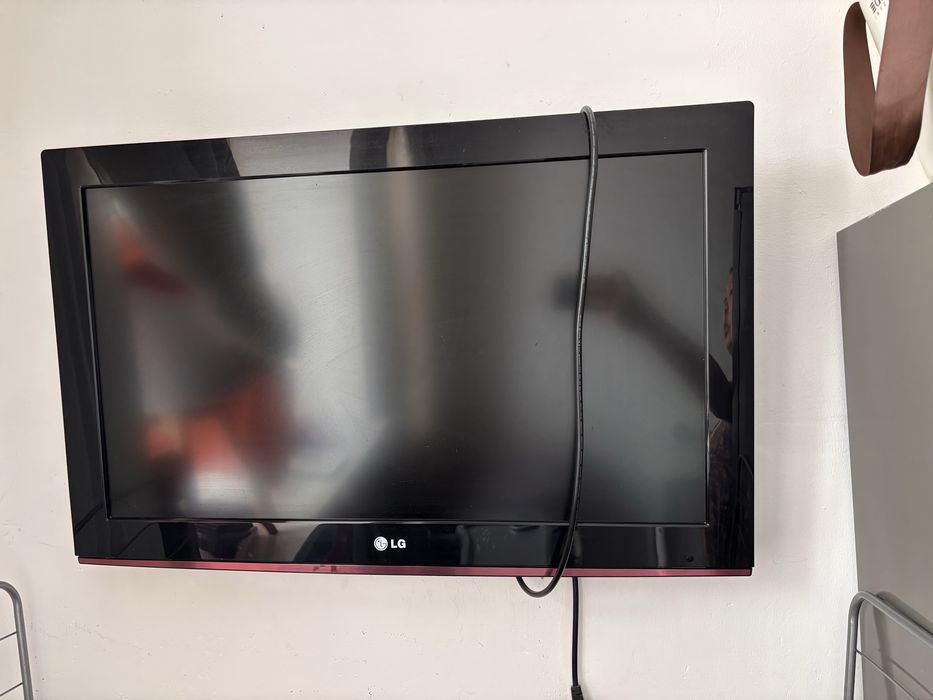 Телевизор с кроштейном 32 диагональ продам