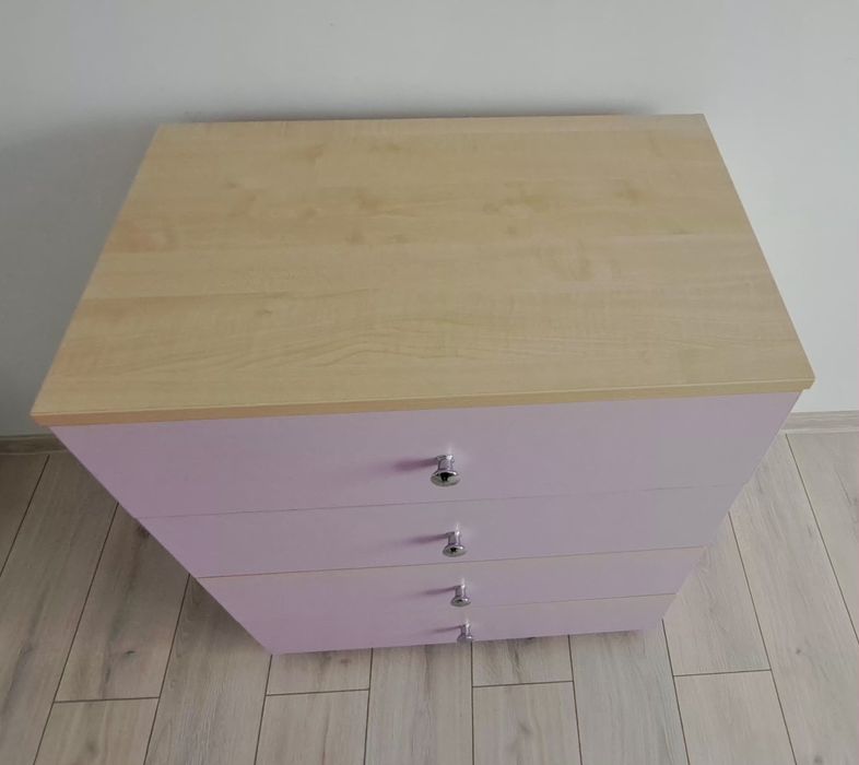 De vanzare comoda pentru tineret- cu 4 sertare