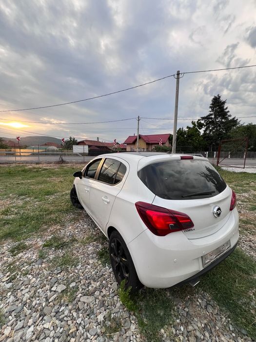 Opel Corsa 1.2 Benzină + GPL din fabrică – 2016 | Alb Perlat | Black Pack