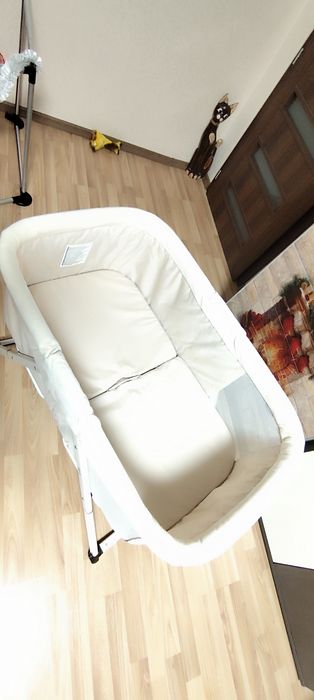 Удобно люлеещо се легло за новороден бебок